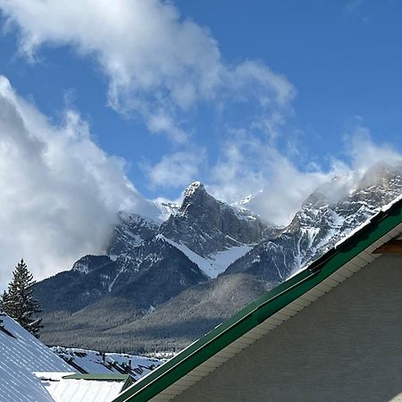 Banff Wood Lodge แคนมอร์ ภายนอก รูปภาพ