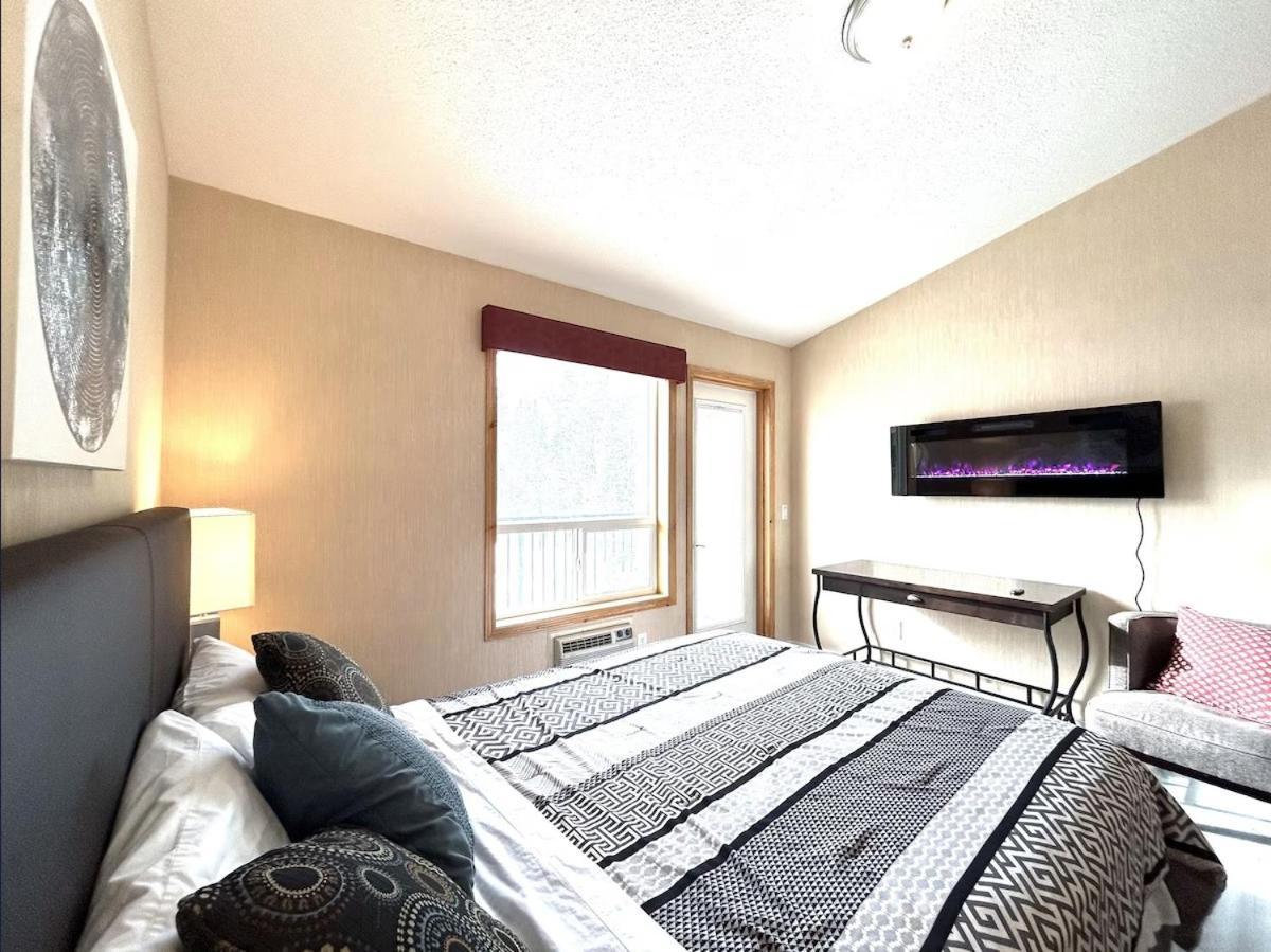 Banff Wood Lodge แคนมอร์ ภายนอก รูปภาพ
