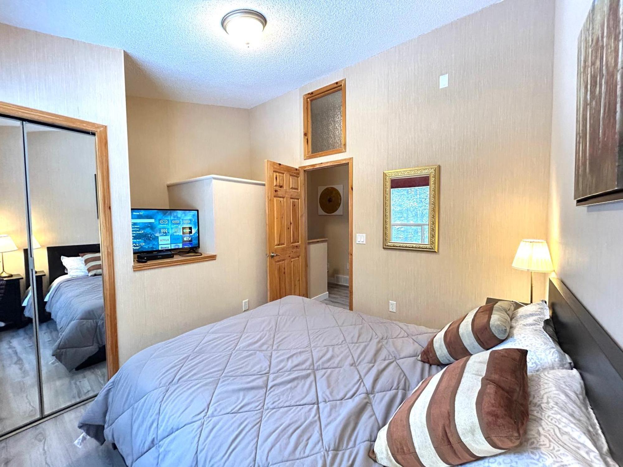 Banff Wood Lodge แคนมอร์ ภายนอก รูปภาพ