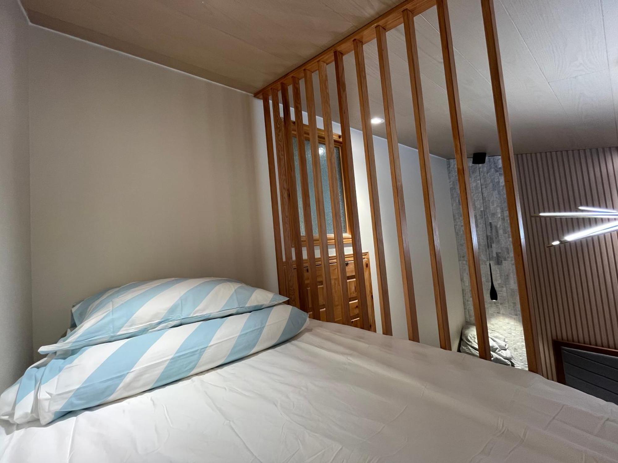Banff Wood Lodge แคนมอร์ ภายนอก รูปภาพ