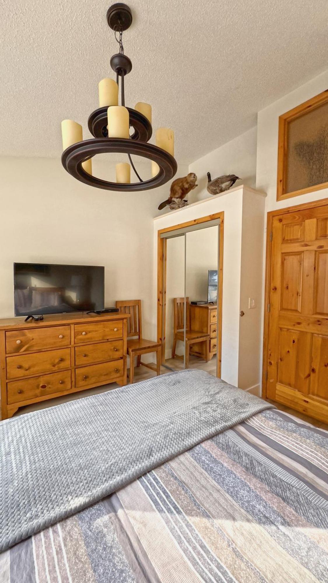 Banff Wood Lodge แคนมอร์ ภายนอก รูปภาพ