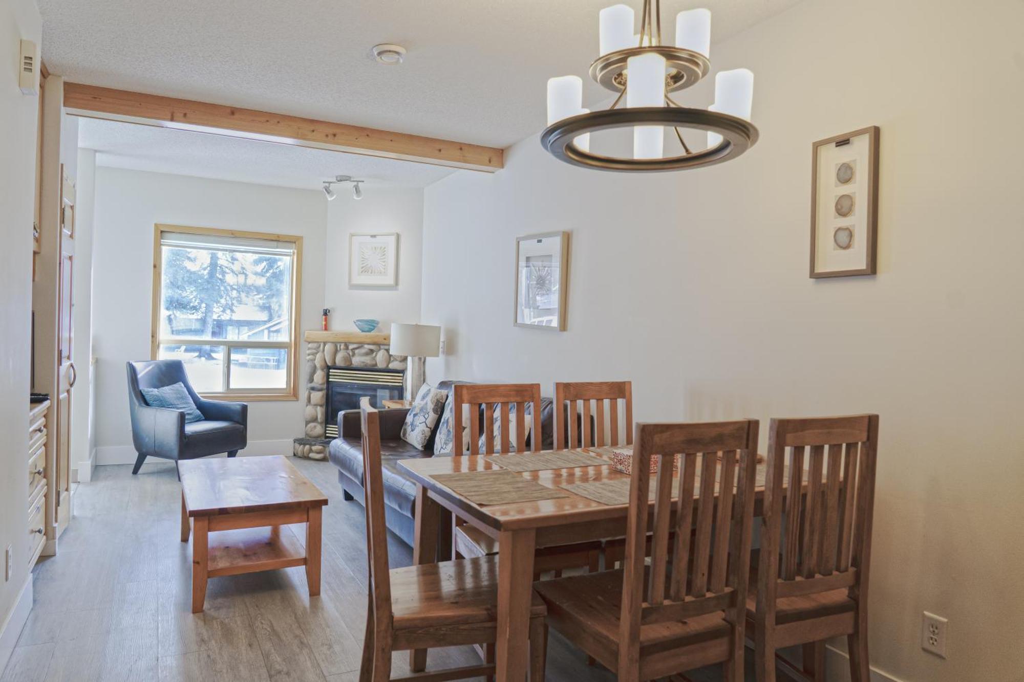 Banff Wood Lodge แคนมอร์ ภายนอก รูปภาพ