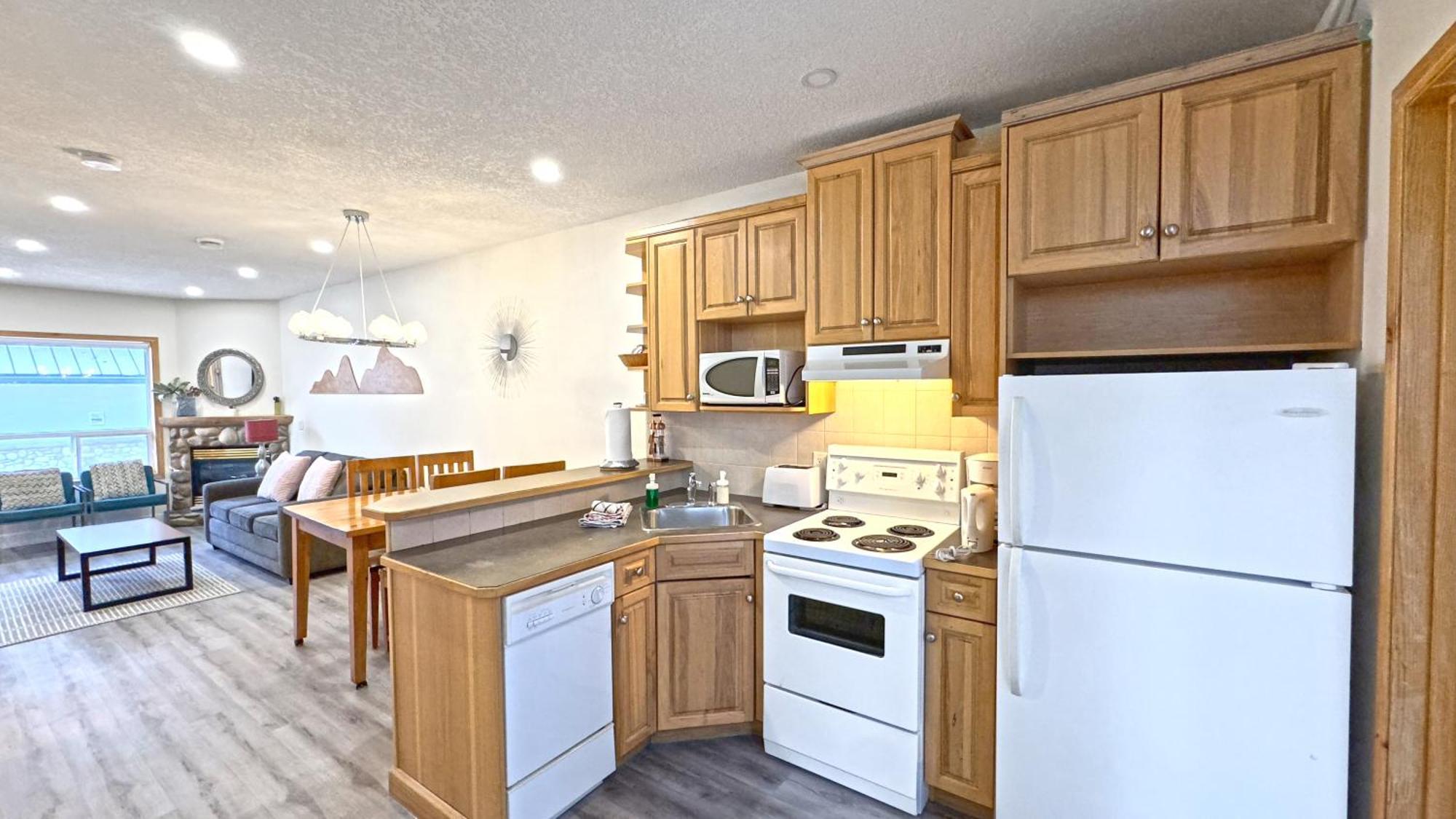 Banff Wood Lodge แคนมอร์ ภายนอก รูปภาพ