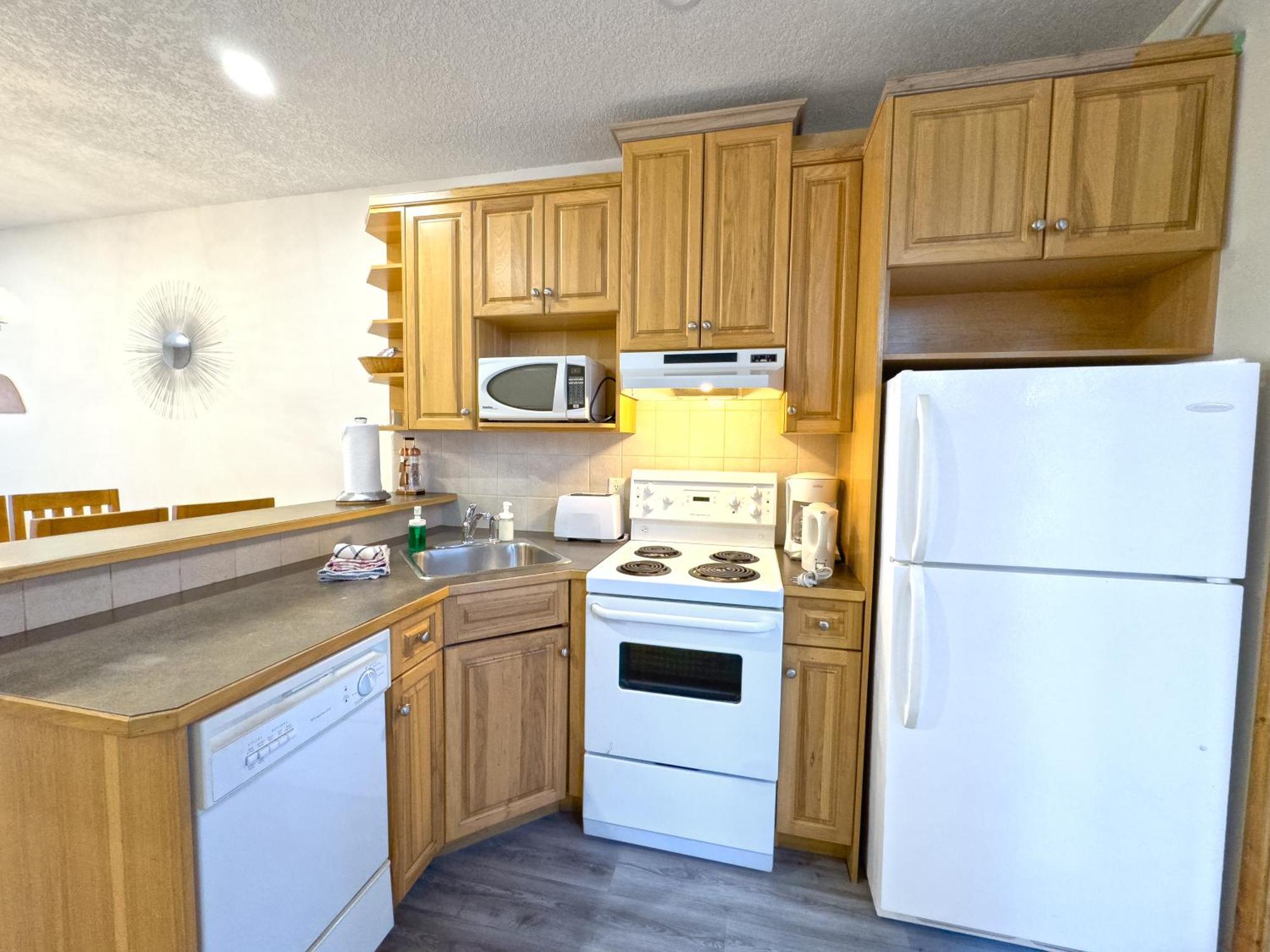 Banff Wood Lodge แคนมอร์ ภายนอก รูปภาพ