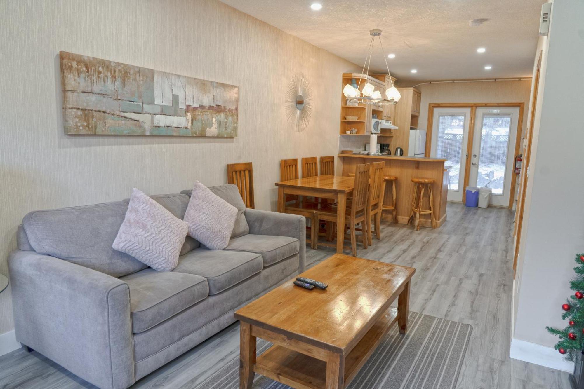 Banff Wood Lodge แคนมอร์ ภายนอก รูปภาพ