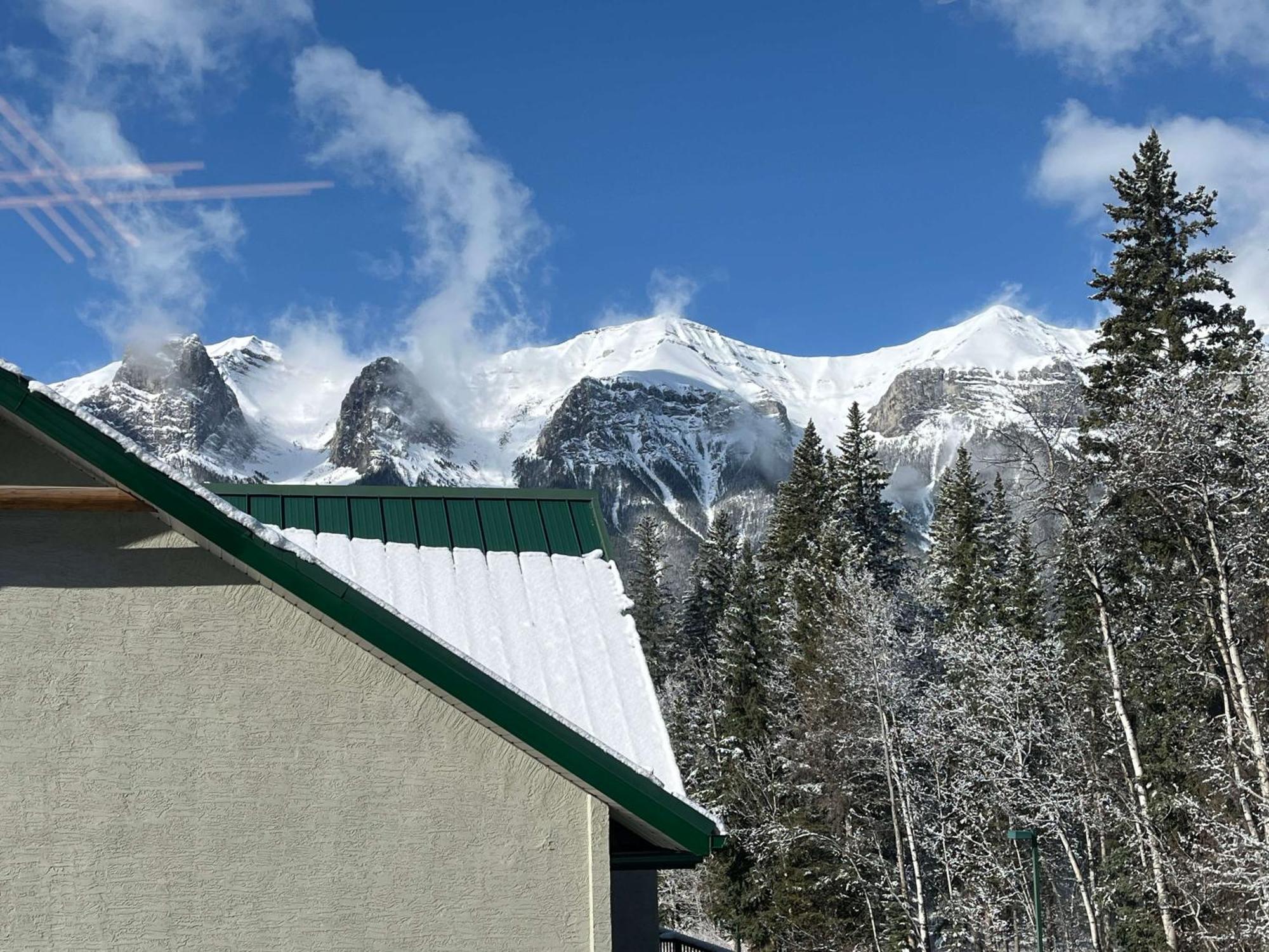 Banff Wood Lodge แคนมอร์ ภายนอก รูปภาพ