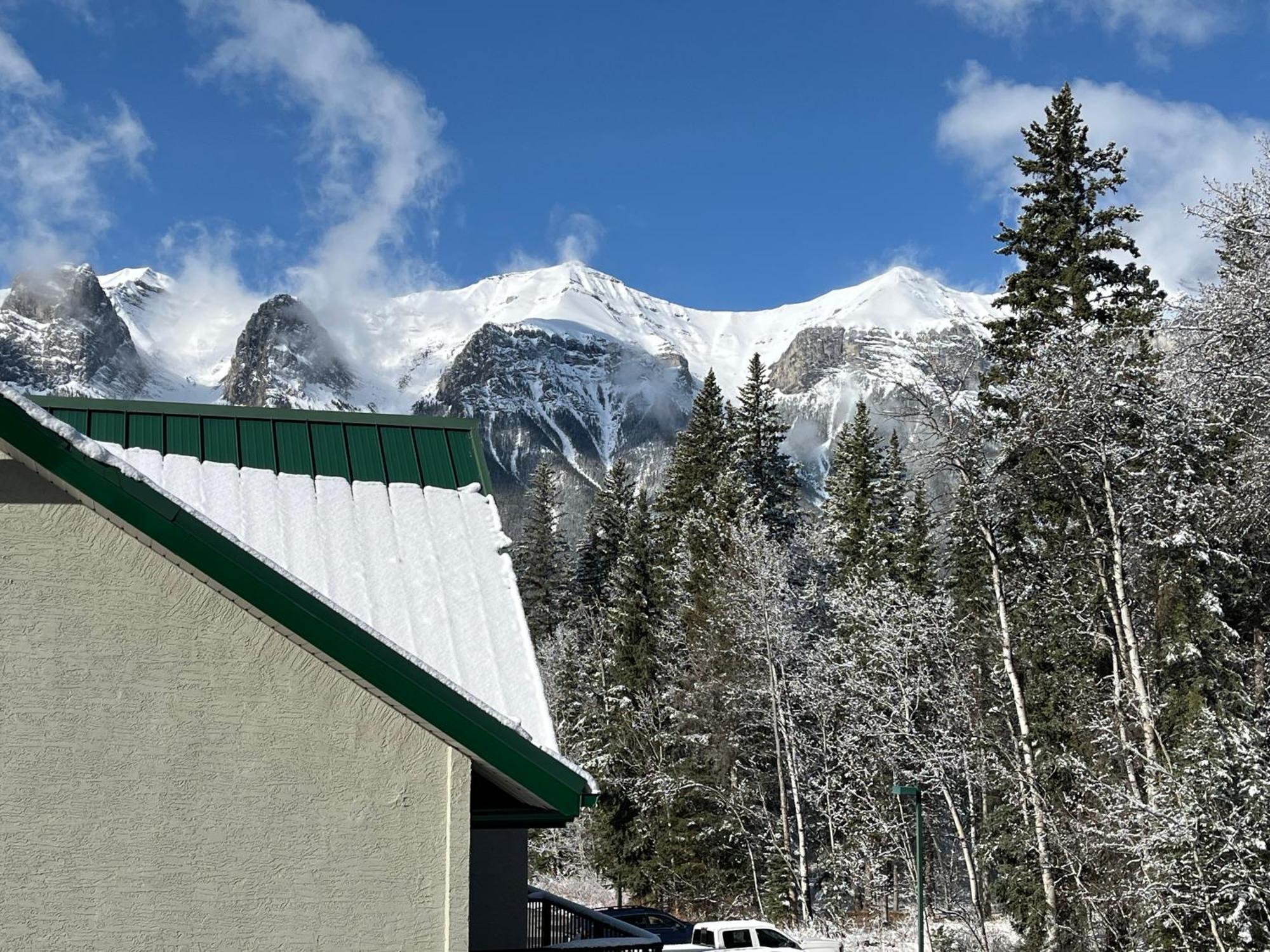 Banff Wood Lodge แคนมอร์ ภายนอก รูปภาพ